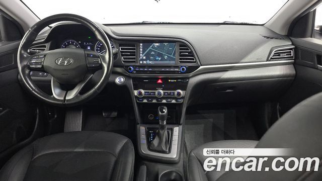 Hyundai Avante — interior