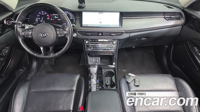 Kia K7 — interior