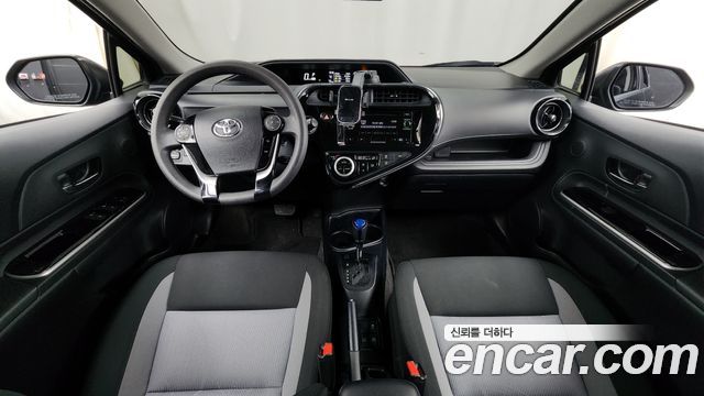 Toyota Prius — interior