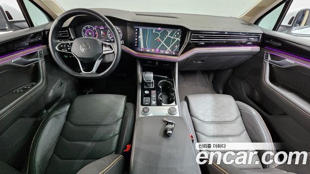 Volkswagen Touareg — interior
