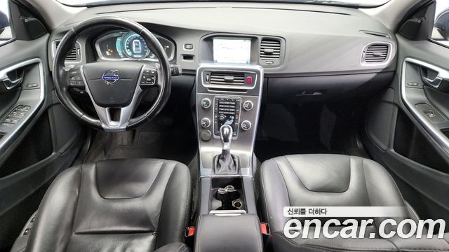 Volvo V60 — interior
