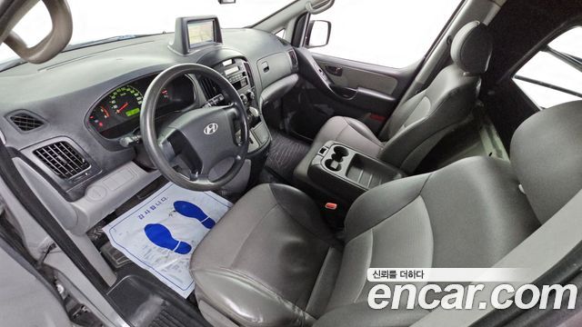 Hyundai Starex — interior