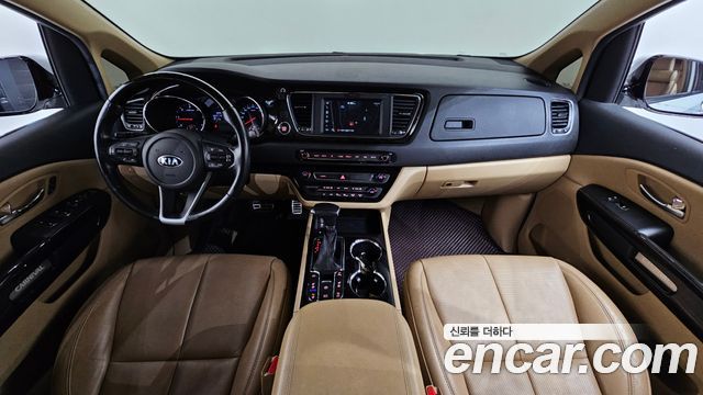 Kia Carnival — interior
