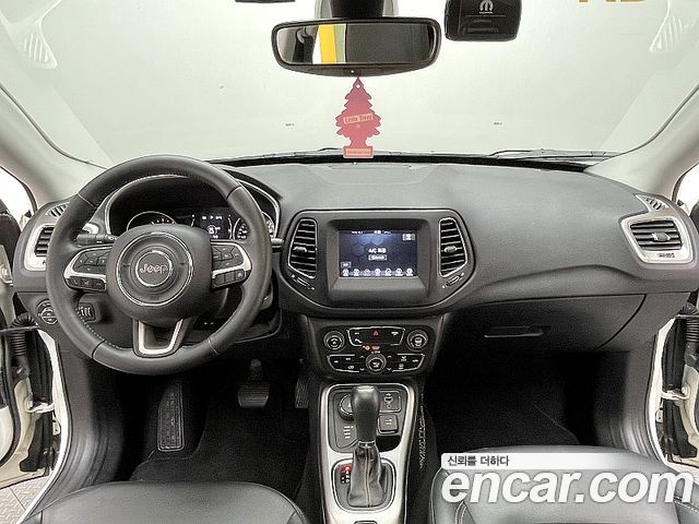 Jeep Compass — interior