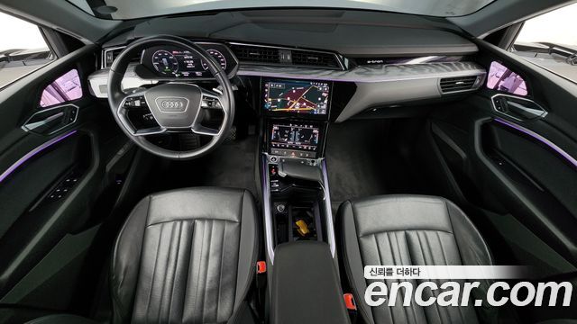 Audi e-tron — interior