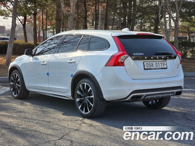 Volvo V60 — interior