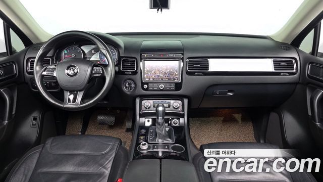 Volkswagen Touareg — interior