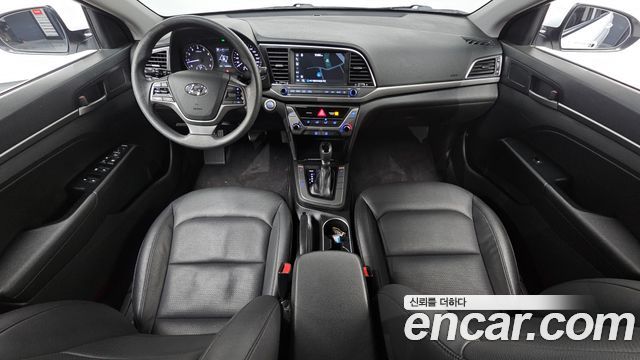 Hyundai Avante — interior
