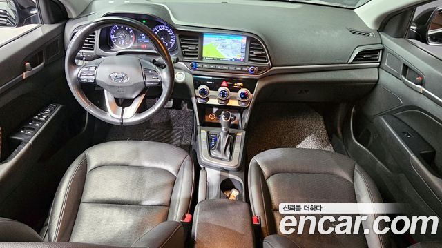 Hyundai Avante — interior