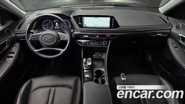 Hyundai Sonata — interior