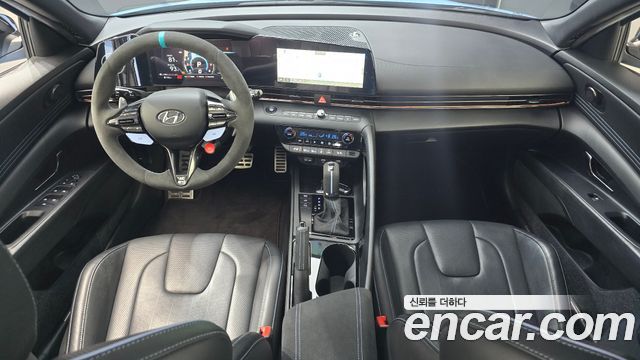 Hyundai Avante — interior