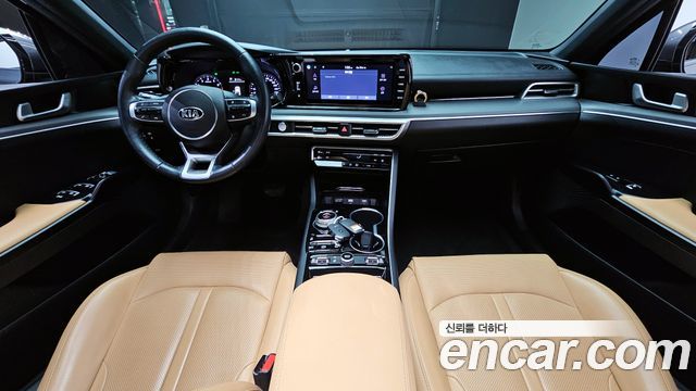 Kia K5 — interior