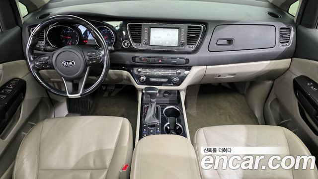 Kia Carnival — interior
