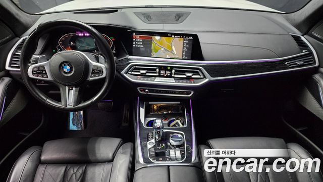 BMW X7 — interior