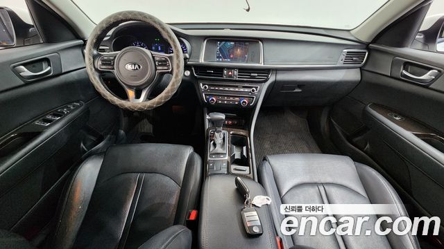 Kia K5 — interior