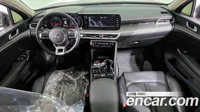 Kia K5 — interior