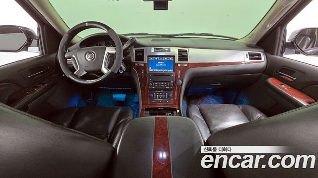 Cadillac Escalade — interior