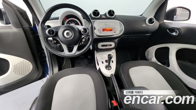 Smart ForTwo — interior