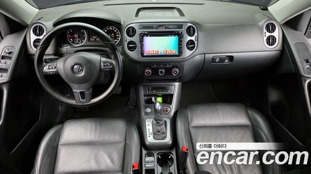 Volkswagen Tiguan — interior