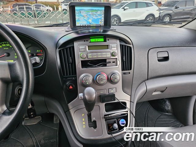 Hyundai Starex — interior
