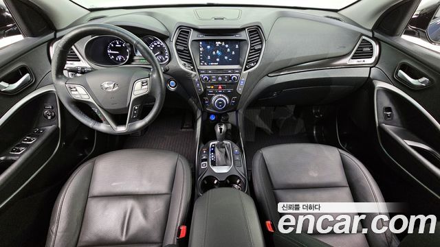Hyundai Santa Fe — interior