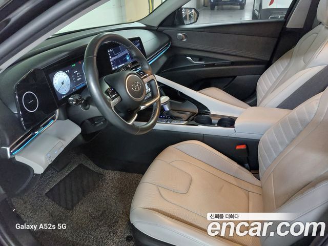 Hyundai Avante — interior