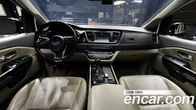 Kia Carnival — interior