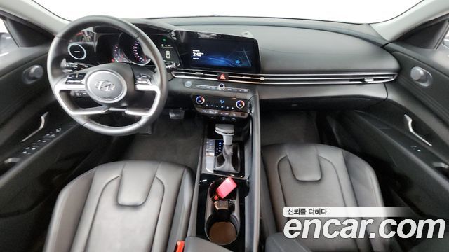 Hyundai Avante — interior