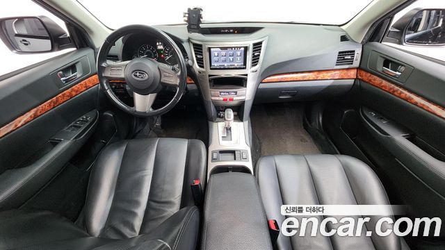 Subaru Legacy — interior