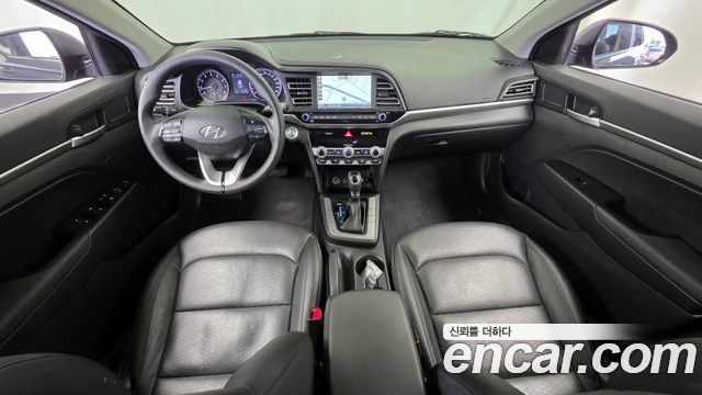 Hyundai Avante — interior