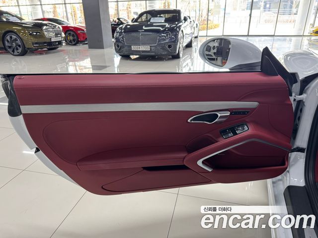 Porsche 718 — interior