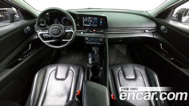 Hyundai Avante — interior