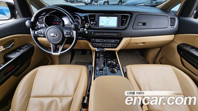 Kia Carnival — interior