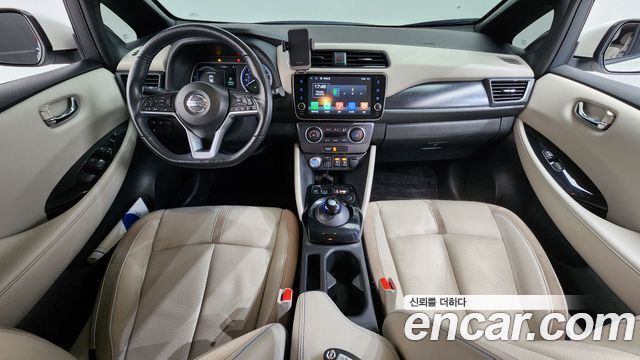 Nissan Leaf — interior