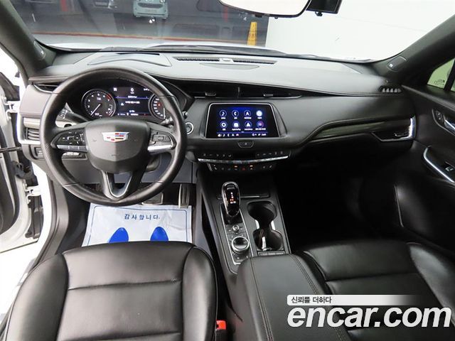 Cadillac XT4 — interior