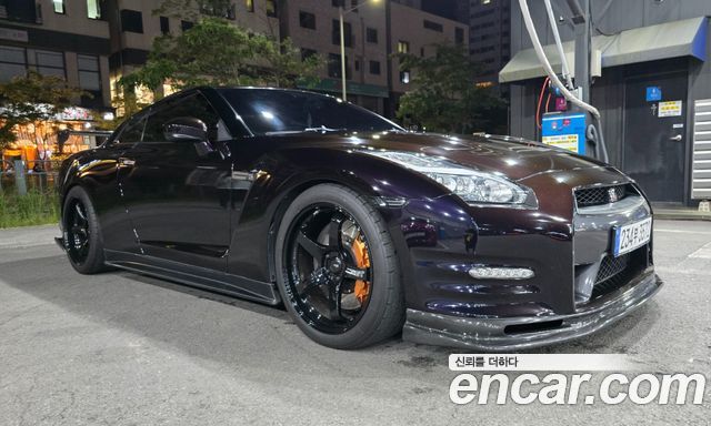 Nissan GT-R