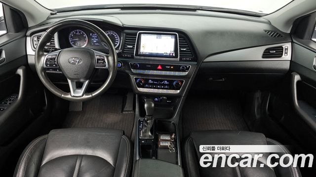 Hyundai Sonata — interior