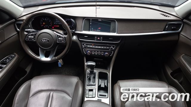 Kia K5 — interior