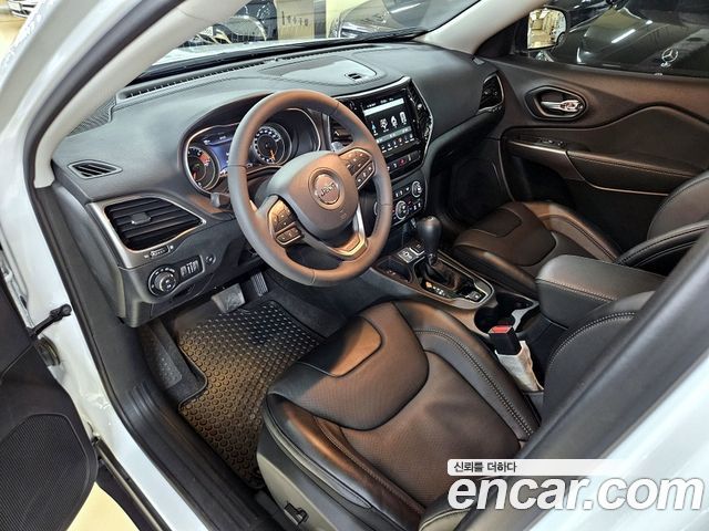 Jeep Cherokee — interior
