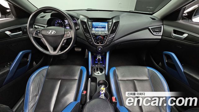 Hyundai Veloster — interior