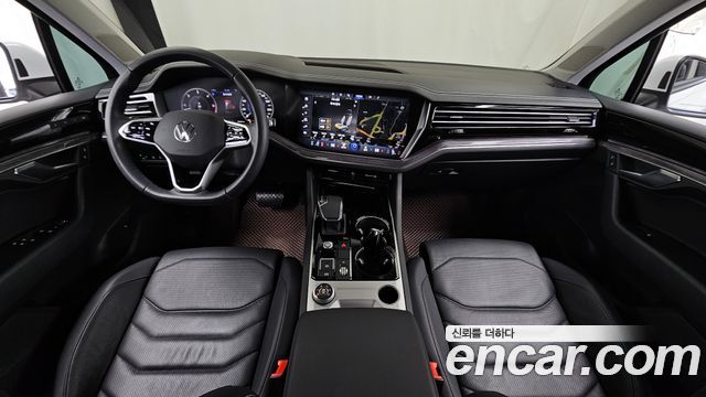 Volkswagen Touareg — interior