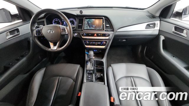 Hyundai Sonata — interior