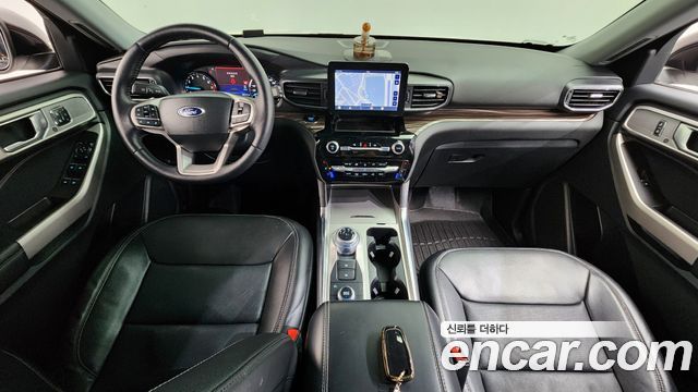 Ford Explorer — interior