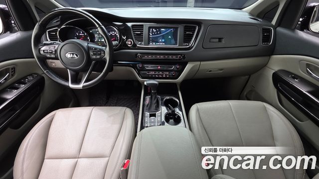 Kia Carnival — interior