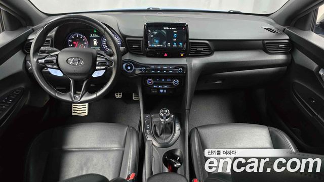Hyundai Veloster — interior