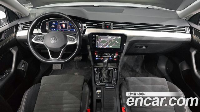 Volkswagen Passat — interior