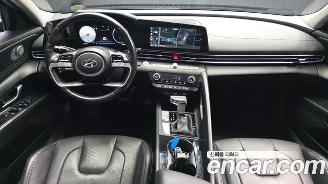 Hyundai Avante — interior