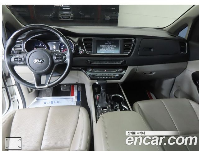 Kia Carnival — interior