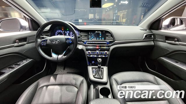 Hyundai Avante — interior