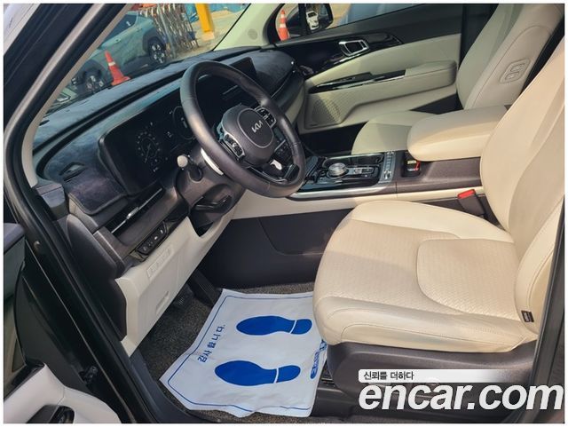 Kia Carnival — interior